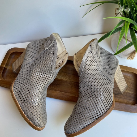 Paul Green Shoes - PAUL GREEN🍂🍁Metallic champagne leather booties 8